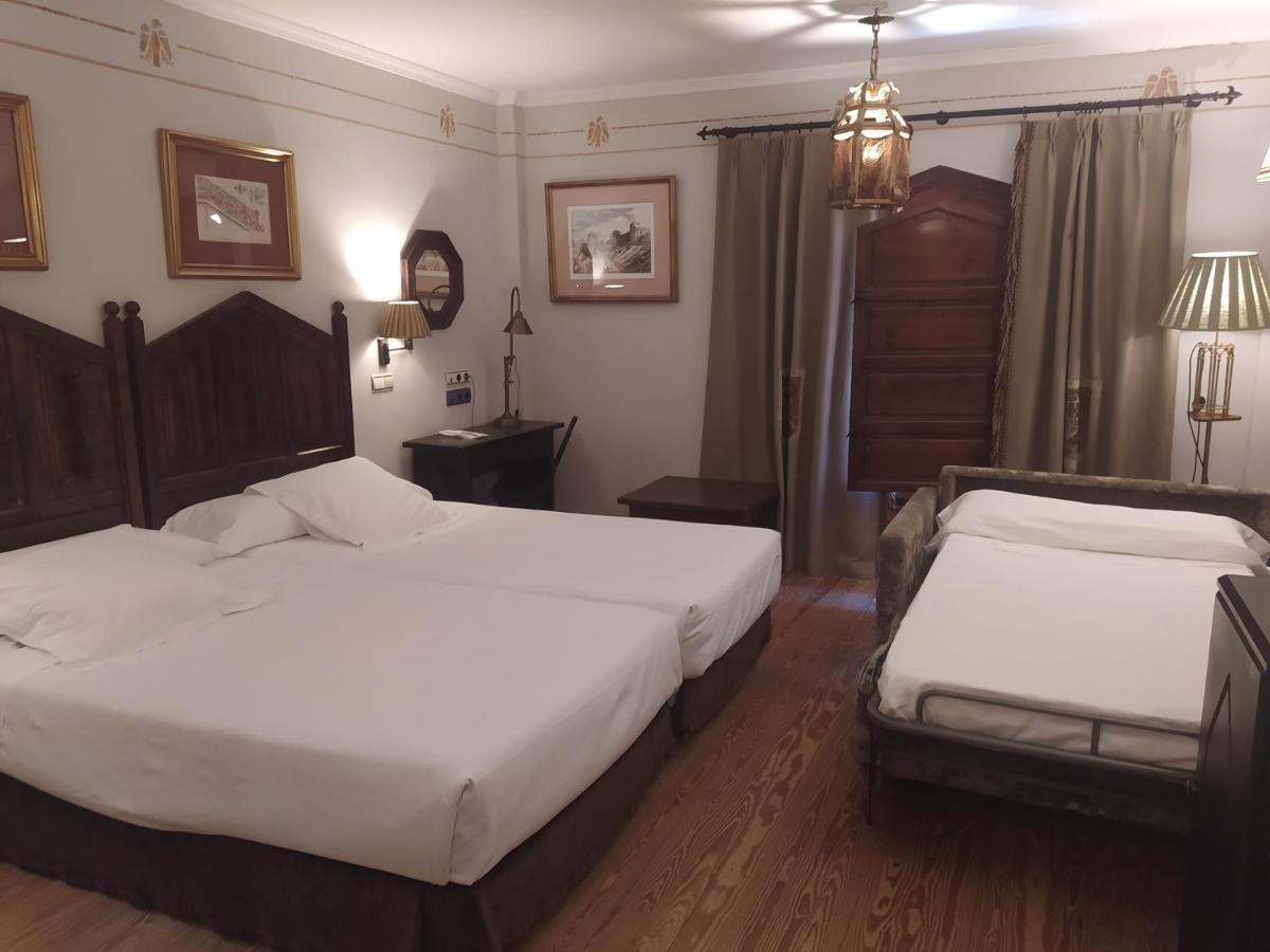 Parador De Olite Exterior photo